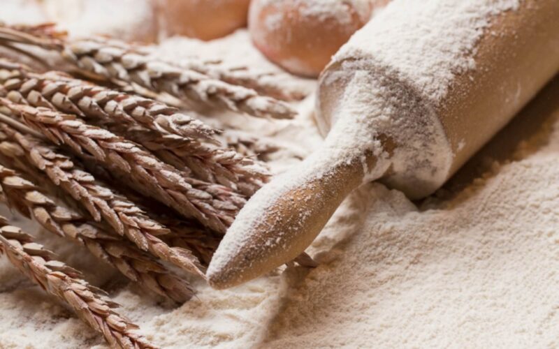 Tepung terigu berasal dari gandum, digunakan untuk membuat kue kering lebaran