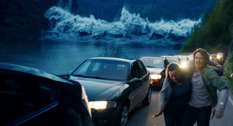 Sinopsis Film The Wave (2015) - Kristian membantu salah satu tetangganya untuk lari dari Tsunami